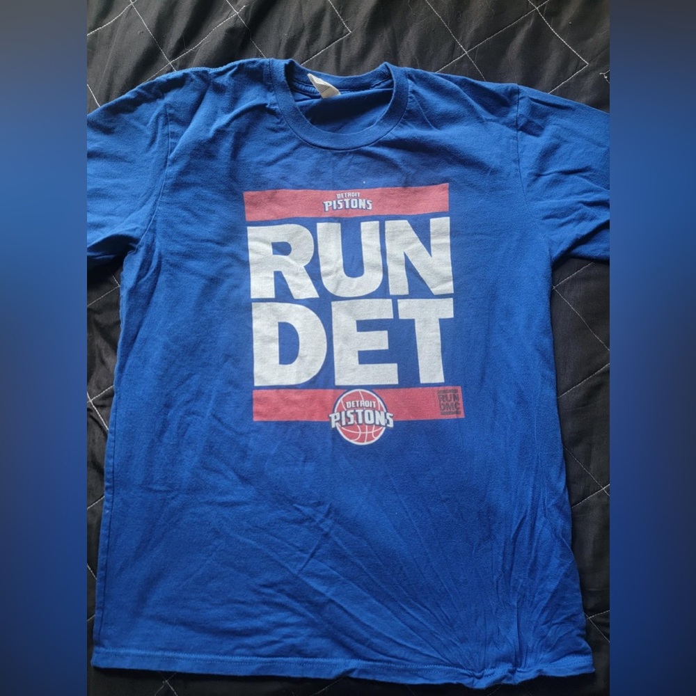 Youth XL Run Det Pistons t-shirt